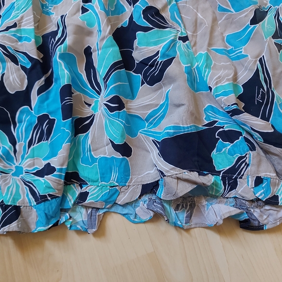 Tommy Hilfiger Ruffle Shorts - Picture 8 of 9